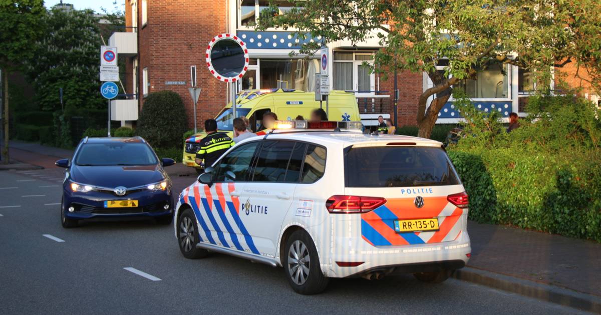 Fietsster in Zutphen gewond door aanrijding met auto.
