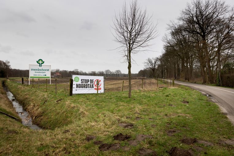 Een spandoek tegen de plannen voor een Noordtak van de Betuweroute in Twente. Beeld Herman Engbers