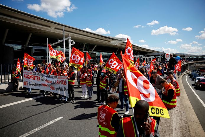 Een betoging voor de Franse luchthaven.