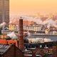 Vanaf 2027 betalen voor CO2-uitstoot van huizen en auto’s: wat betekent het nieuwe Europese akkoord?