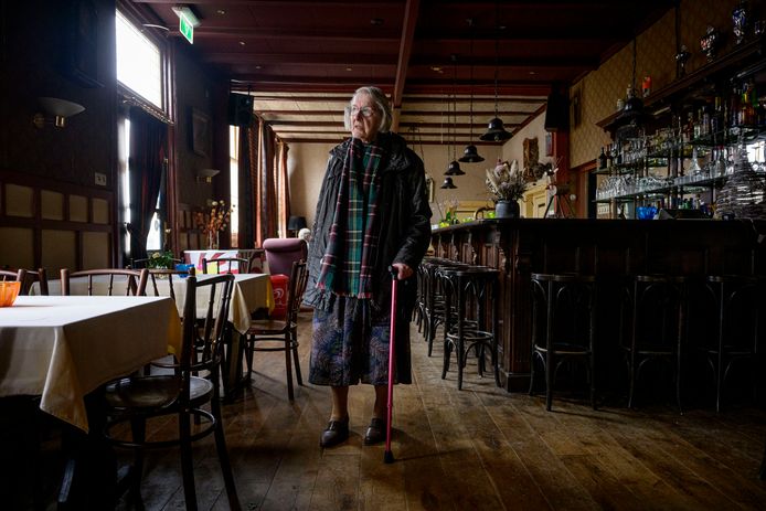 Annie Kerkemeijer (92) logeerde als kind vaak bij Jans, Hein en Anna Kerkemeijer, haar ooms en tante die destijds het café runden.