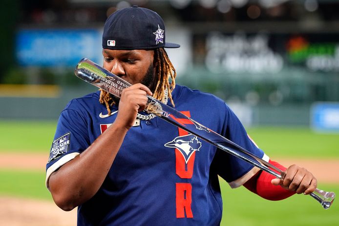 Vladimir Guerrero Jr. kust de MVP-trofee.