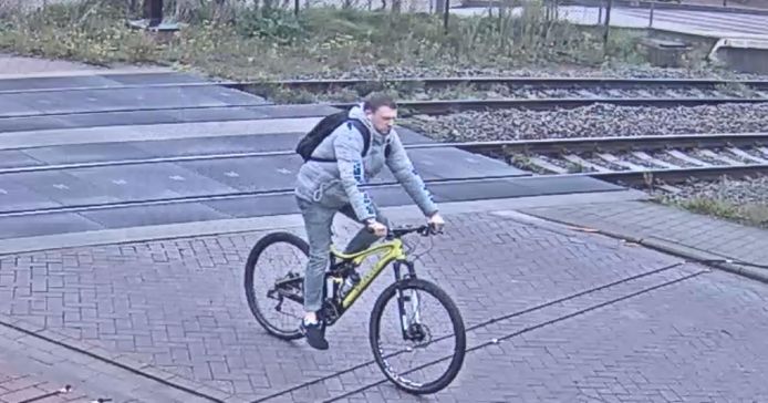 De twee mannen kunnen meer informatie verschaffen over de fietsdiefstal.