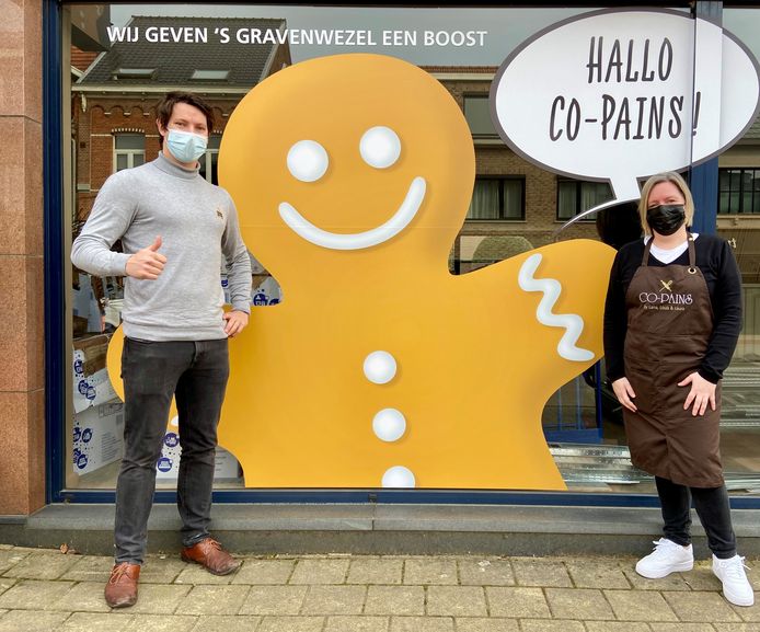 Zaakvoerder van Co-Pains Serge Lamoral met Karin Brughmans, de uitbater van de nieuwe winkel in brood- en banket