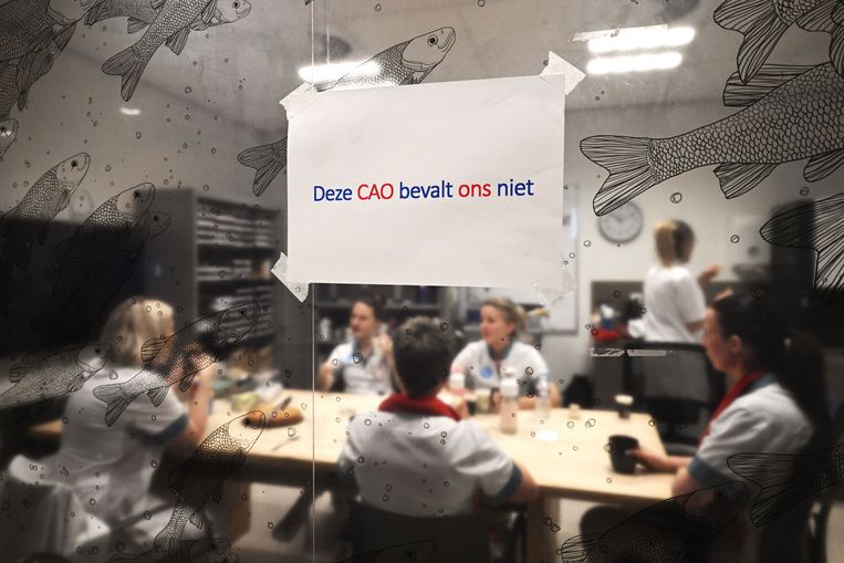 In het Zaans Medisch Centrum worden zondagsdiensten gedraaid om aandacht te vragen voor een betere cao. Beeld Olaf Kraak