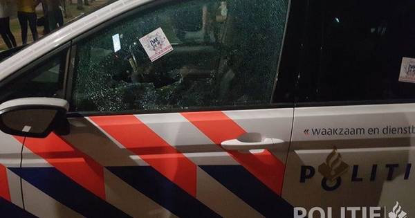 Politieauto vernield bij Bruins in Saasveld