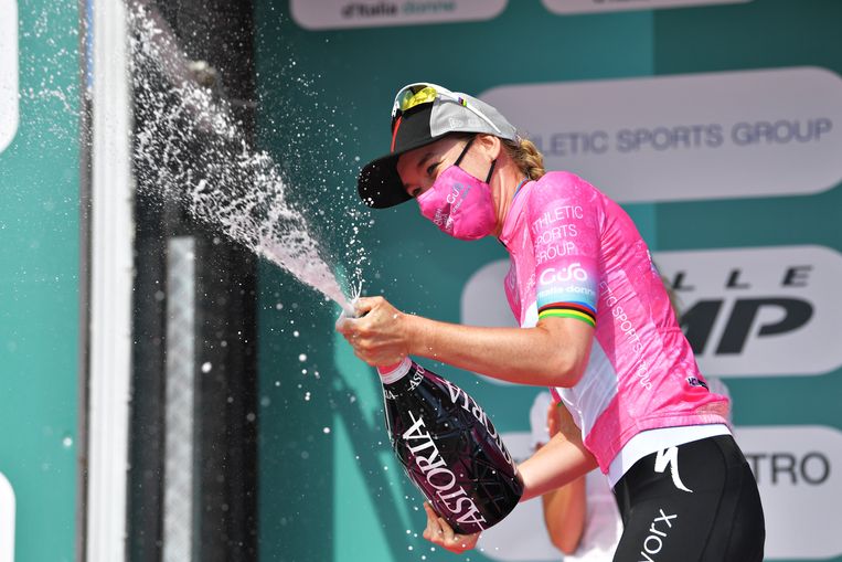 Van der Breggen wint voor vierde keer Giro Donne