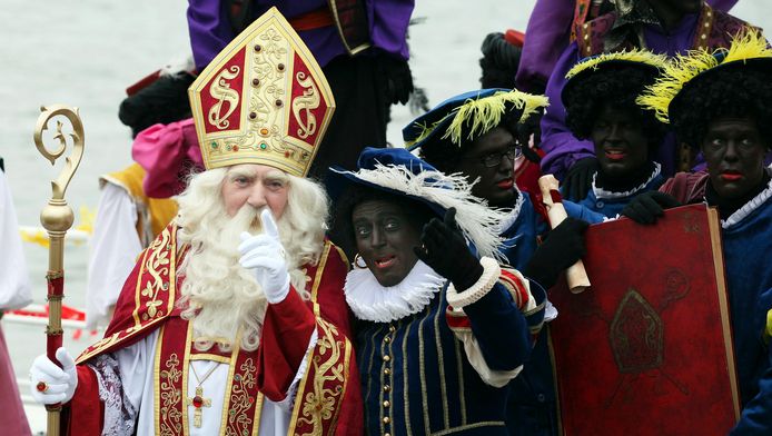 Nederlandse Politie Ontdekt Lijk Tijdens Intocht Sinterklaas Bizar Hln Be