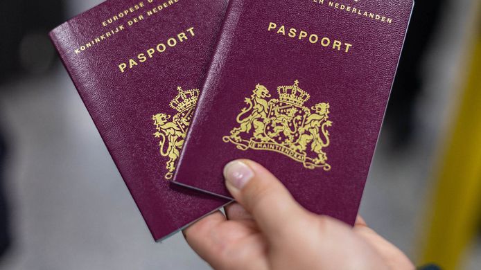Alphenaren die een paspoort, rijbewijs of id-bewijs willen aanvragen, moeten rekening houden met een langere wachttijd.