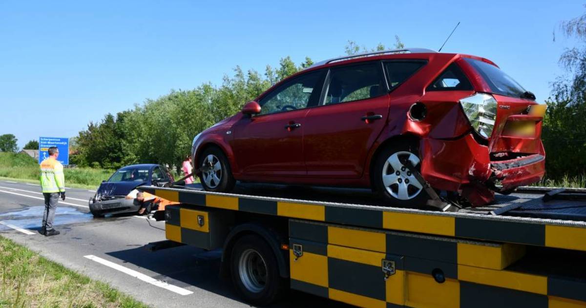 Automobilist gewond na kop-staartbotsing op N286 bij Poortvliet.