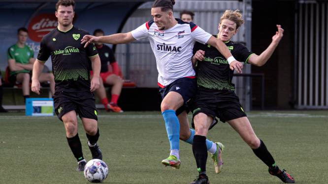Piepjong SJVV slikt drie goals in half uur, De Braak krijgt laagvlieger Liessel pas laat op de knieën