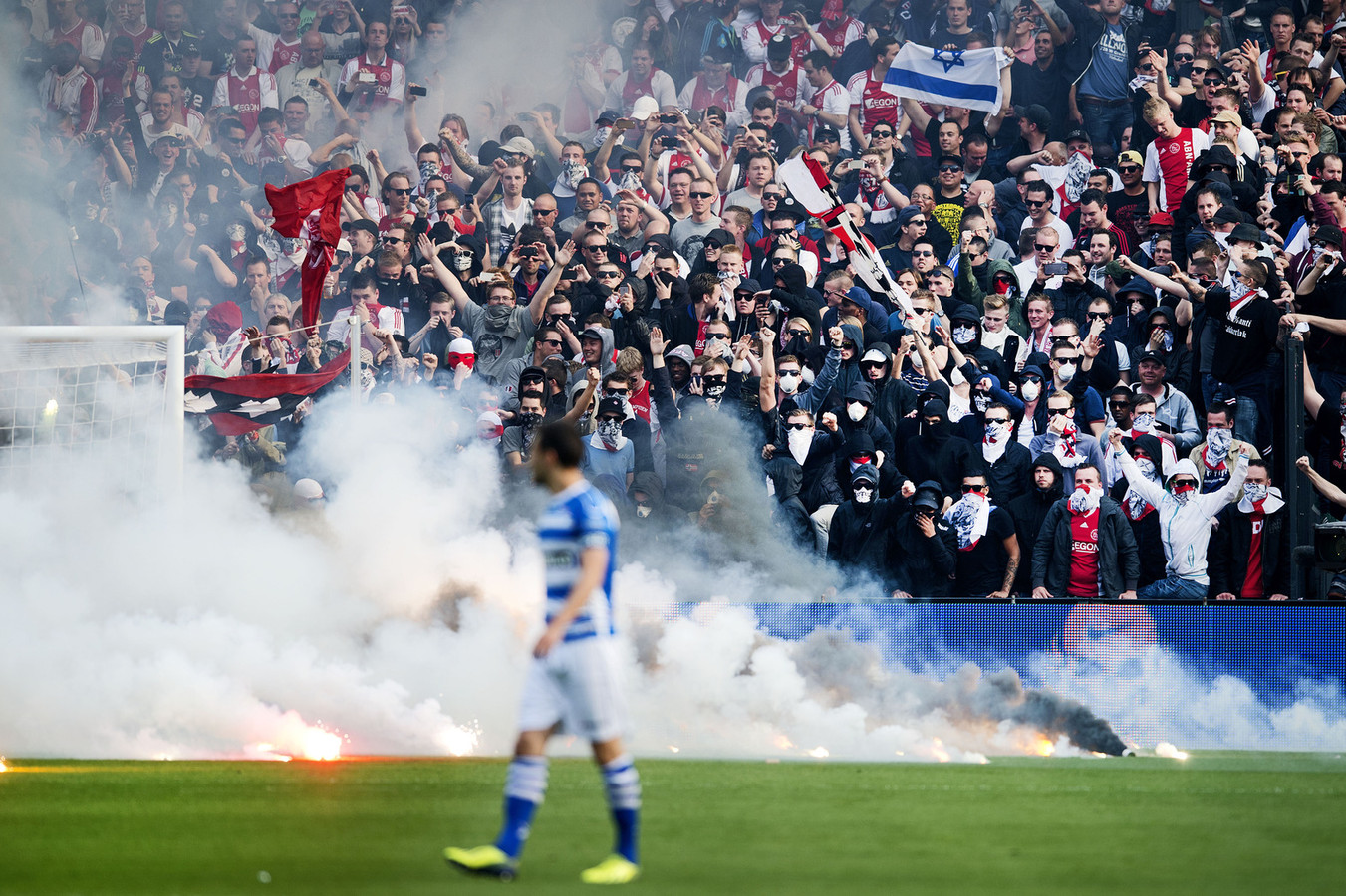 Ajax-vandalen bekerfinale in beeld | Foto |