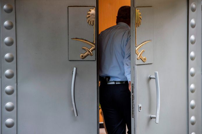 De inkom van het Saoedische consulaat in Istanboel, waar de Saoedische journalist Jamal Khashoggi twee weken geleden verdween.