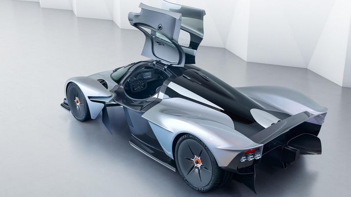 Het extravagante design van de Aston Martin Valkyrie wordt onder meer gekenmerkt door vleugeldeuren.