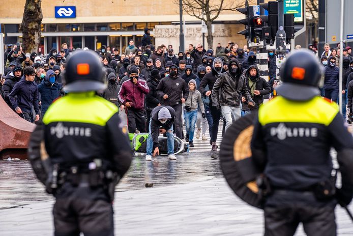 Chaos door zware rellen Eindhoven na anti lockdown demonstraties