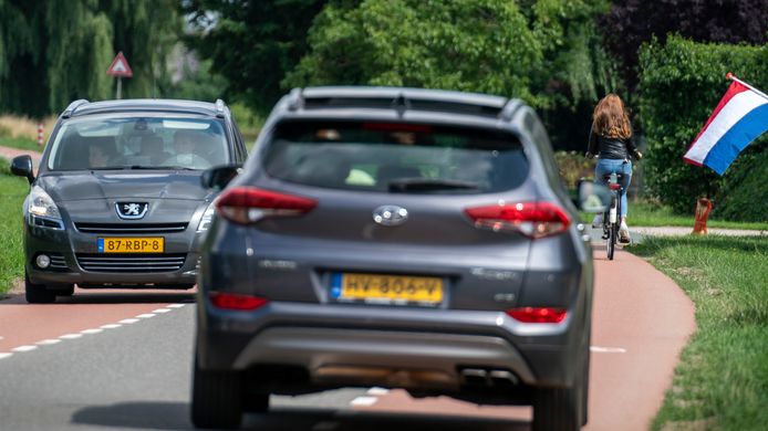 Langs de Middenweg in Andel komt een vrijliggend fietspad. Dat is op z’n vroegst in oktober 2023 klaar.