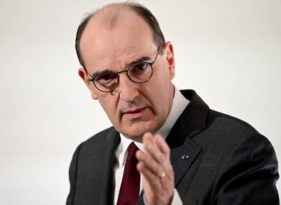 La France face à “la troisième vague”: un Français sur trois reconfiné pour un mois