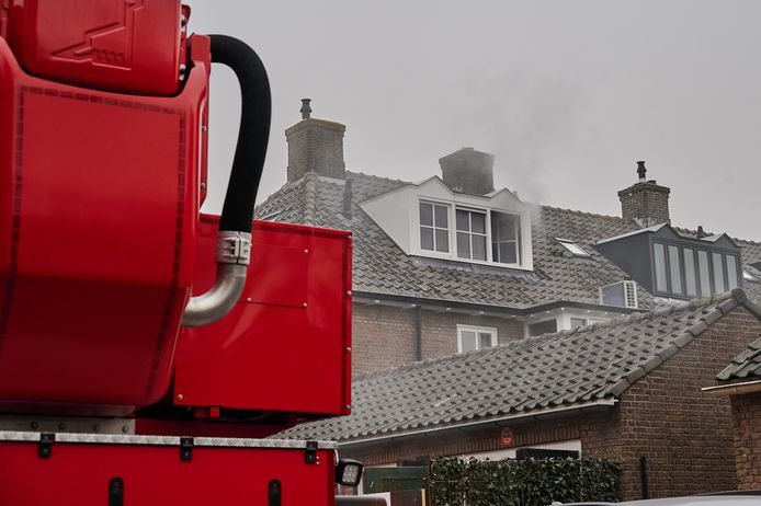 Aan de Burgemeester Serrarislaan in Breda heeft woensdagmiddag rond een 17.35 uur een brand gewoed in een woning