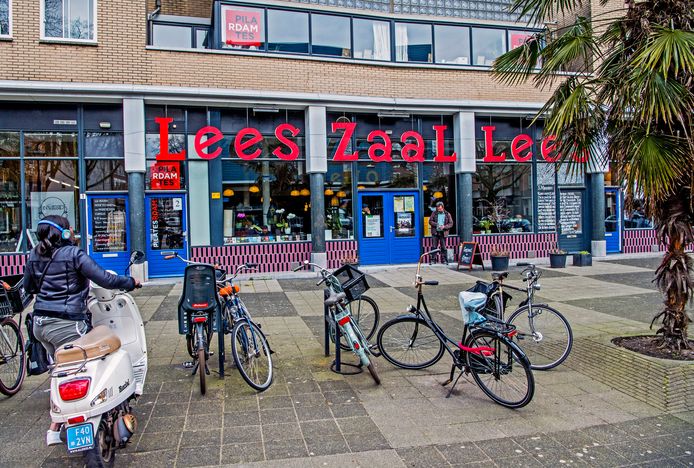 Ook Leeszaal Rotterdam West baalt dat de afscheidsreceptie van de huisarts alcoholvrij moet blijven.