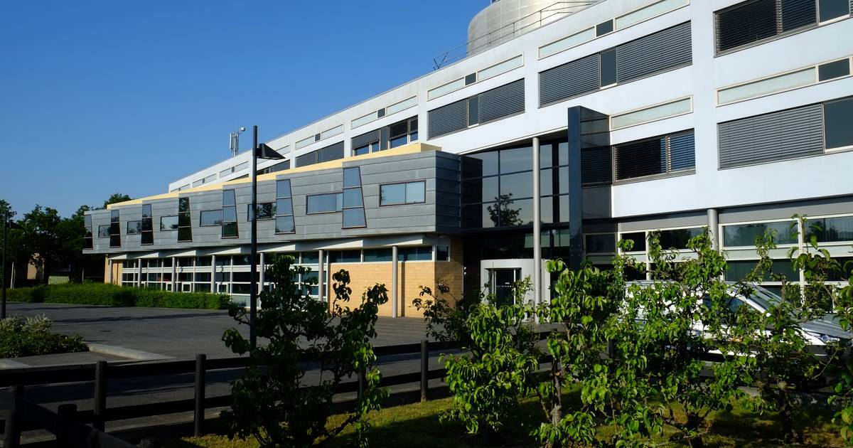 Werkzaamheden bij gemeentehuis OudBeijerland afdeling Publiekszaken