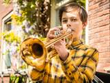 Mees (11) trompettert vanavond de taptoe uit zijn slaapkamerraam: ‘Ik heb goed geoefend’