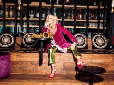 Candy Dulfers rug is ‘verrot’ door spelen: ‘Aandoenlijk, ik ben vergroeid met mijn saxofoon’