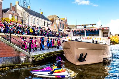 Sinterklaasoptocht Oudenbosch staat niet op het spel, maar onveilige kademuren wel afgezet