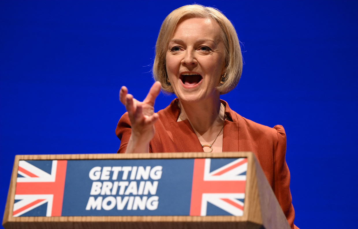 De Britse premier Liz Truss tijdens haar speech op het partijcongres van de Conservatieven in Birmingham. Beeld AFP