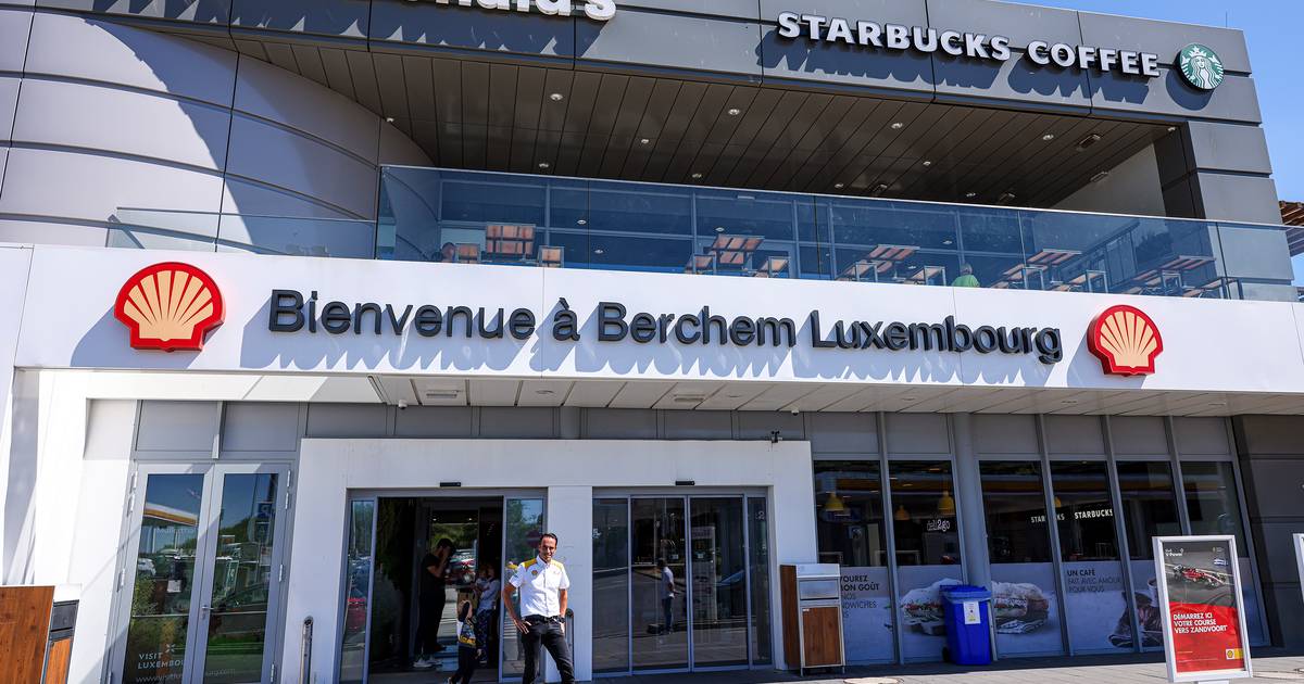 A day at the largest and cleanest gas station in the world, ‘Aire de Berchem’: “You don’t have to come here for cheap petrol, but for the toilets and tobacco” |  To travel