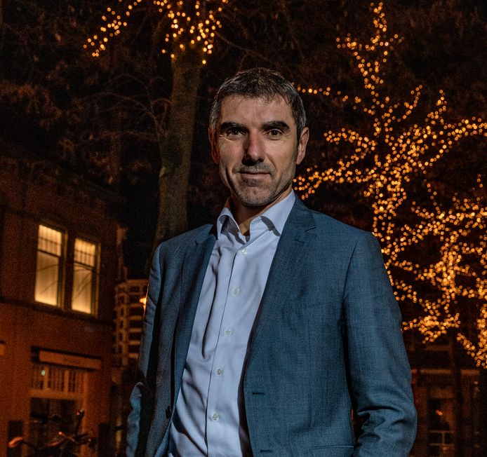 Het Heftige Jaar Van Paul Blokhuis Den Haag Is Soms Een Slangenkuil Apeldoorn Destentor Nl