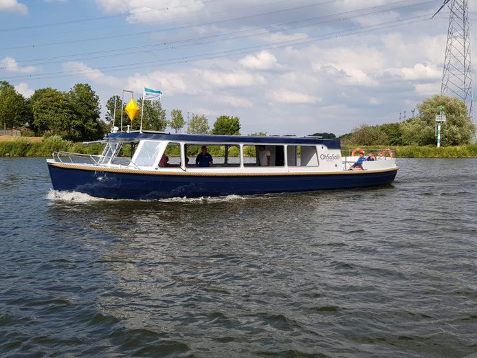 De fluisterboot OhSoStill in actie in de Biesbosch.