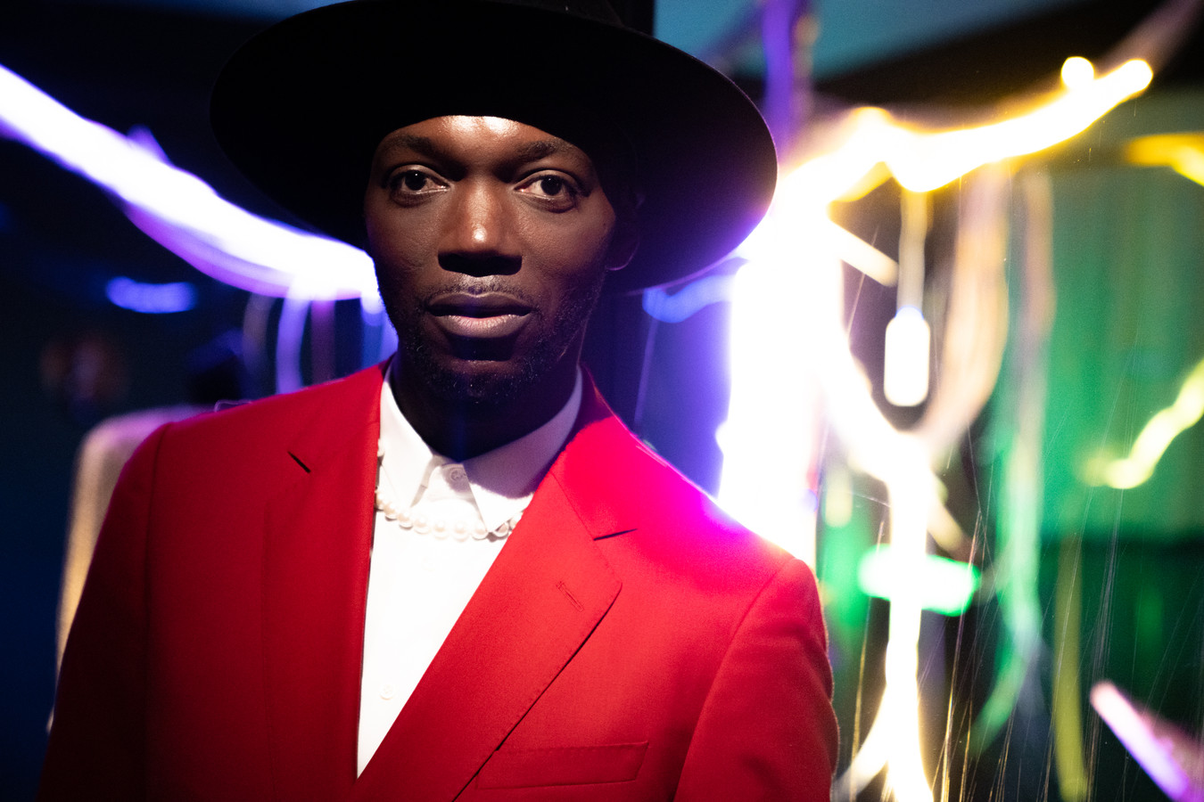 Bekende rapper Baloji opent tentoonstelling in MoMu “Er is geen betere