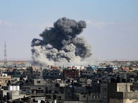 LIVE OORLOG MIDDEN-OOSTEN | Dodental Rafah loopt op, Israël neemt Palestijnse zijde van grensovergang in