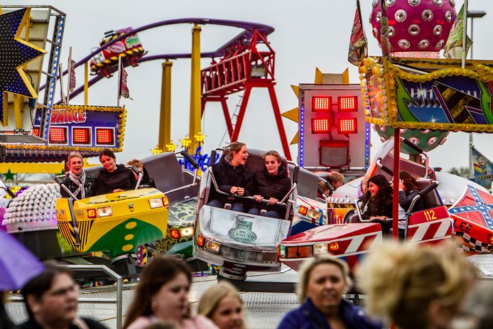 Het evenemententerrein aan de Roland Holstlaan staat bekend vanwege de Paaskermis, maar op 3 juli wordt hier het Stadsfestival gehouden. Een bewoner van de Platvoetsdijk vraagt om meer maatregelen tegen geluidhinder.