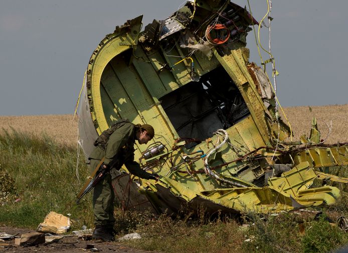 Een deel van het MH17-toestel, kort nadat het was neergehaald boven Oekraïens grondgebied.