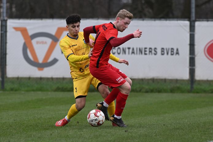 Sander Delen (r.) in duel met Yanice Abbou (Pepingen-Halle).