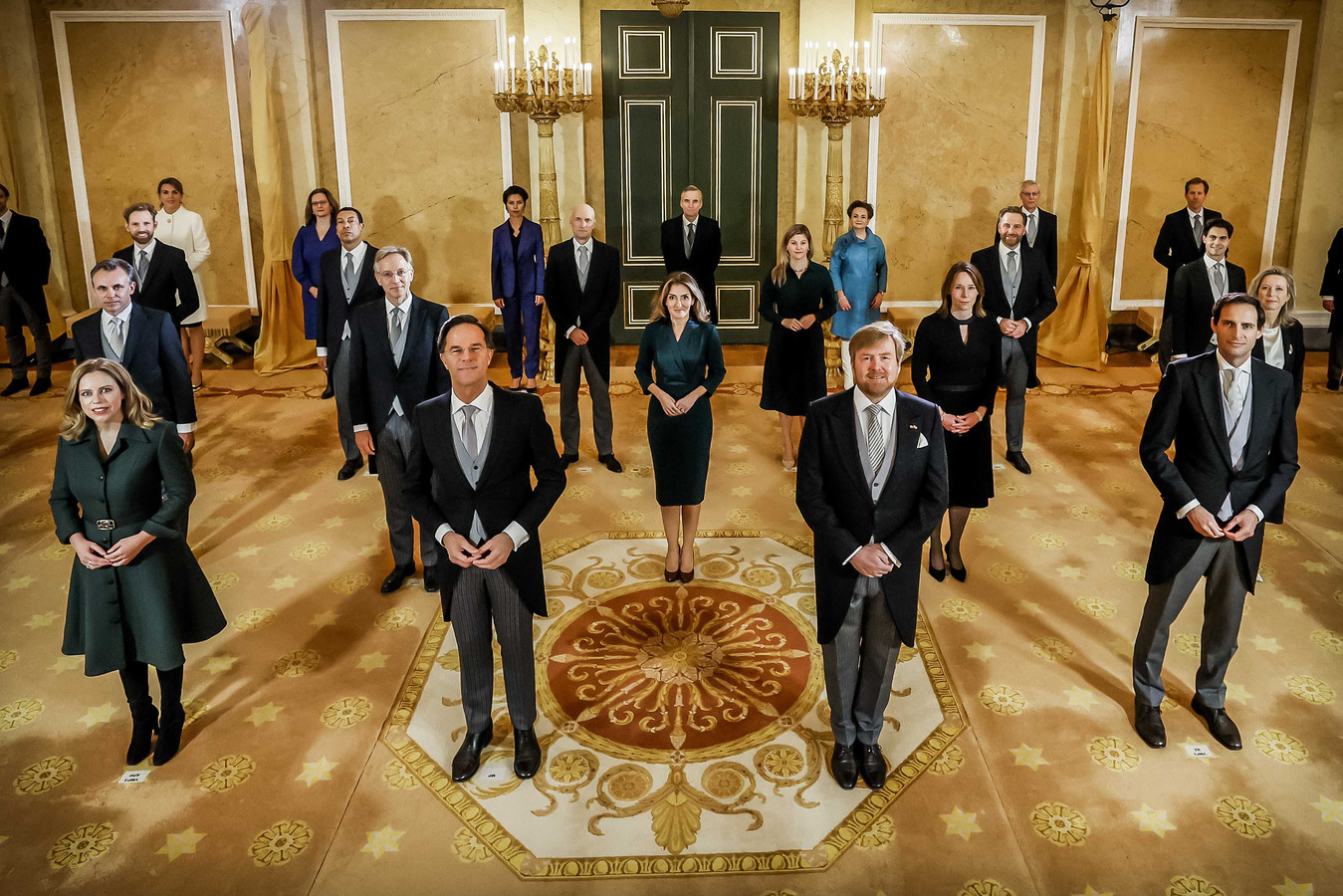 Rutte IV op het bordes: veel nieuwe gezichten en één digitale eed ...