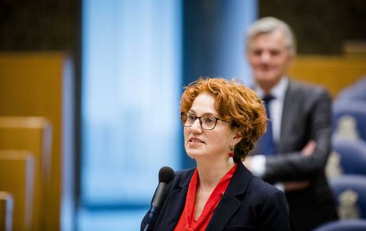 Kathalijne Buitenweg (GroenLinks) tijdens een debat in de Tweede Kamer. Het Kamerlid drong bij minister Dekker aan op de wet tegen huwelijkse gevangenschap en hield zelfs uiteindelijk bij het ontwerp.