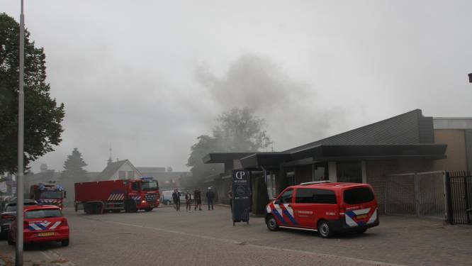 Brand bij Meubelmakerij De Pander in Enter onder controle: ‘De schade is aanzienlijk’