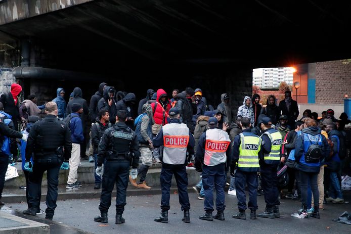 Een beeld van de ontruiming van een ander kamp begin november.