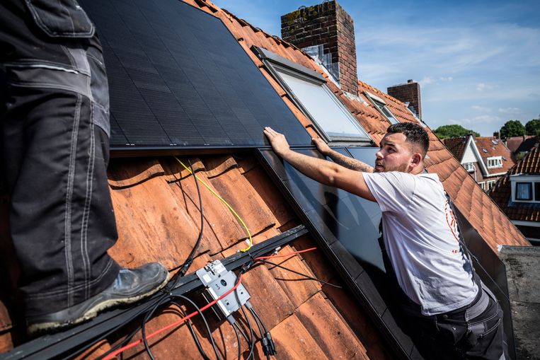 Zonnepanelen, een prima ecologische investering, maar net als vele energierenovaties kan niet elke huiseigenaar ze zomaar betalen.  Beeld Kees van de Veen