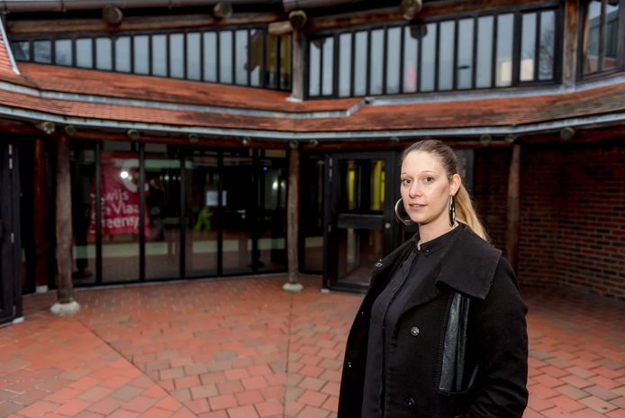 Annelore Delbecque, die directeur wordt van de nieuwe school 'Element', voor het pand in de Oorlogsvrijwilligerslaan.