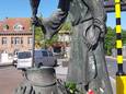 aan het Heksenmonument in Beselare liggen bloemen