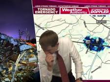 Weerman valt uit zijn rol als hij ziet hoe dodelijke tornado recht op stadje afstevent