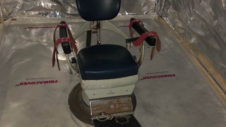 Tandartsstoel in zeecontainer die bedoeld was als martelkamer. Beeld Openbaar Ministerie