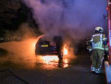 Opnieuw vliegt er een BMW in brand in Glanerbrug, politie sluit brandstichting niet uit