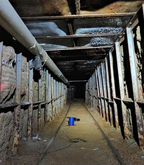 Lange drugstunnel ontdekt tussen Mexico en de VS, compleet met lift en spoorrails
