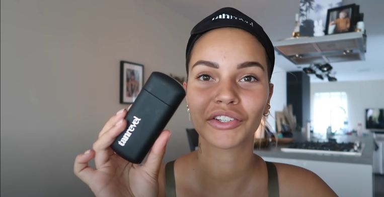 De vlog van Monica Geuze waarin zij zelfbruiner Tanrevel aanraadt. Beeld YouTube-kanaal Monica Geuze