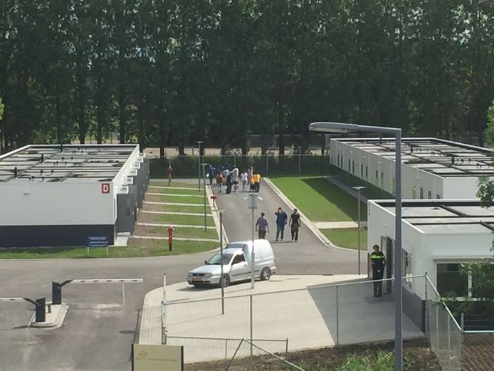 Het asielzoekerscentrum aan de Edo Bergsmaweg in Beverwaard.