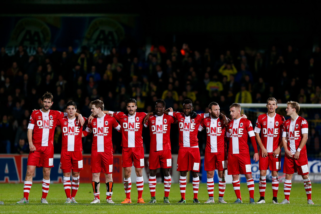 фк антверпен бельгия фото команды 1987.